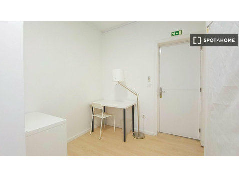 Quarto para alugar em apartamento de 20 quartos em Rio… - Aluguel
