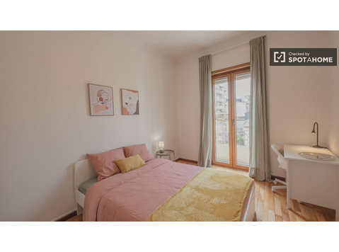 Zimmer zu vermieten in 3-Zimmer-Wohnung in Porto - Zu Vermieten