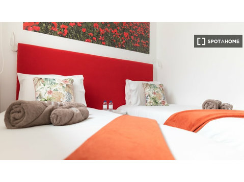 Stanza in affitto in una casa con 4 camere da letto a Porto - In Affitto