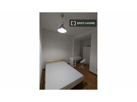Zimmer zu vermieten in 6-Zimmer-Wohnung in Massarelos, Porto - Zu Vermieten