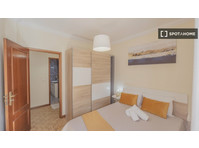 Room for rent in 9-bedroom apartment in Centro, Porto - Disewakan