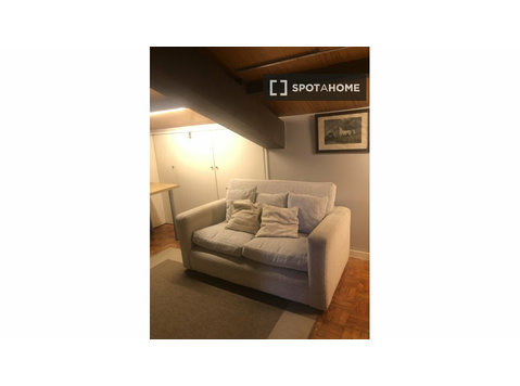 4 yatak odalı bir apartman dairesi ion Porto'da kiralık oda - Kiralık