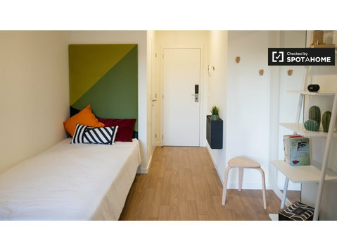 Room for rent in a residence in Paranhos, Porto - เพื่อให้เช่า