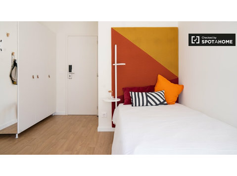 Room for rent in a residence in Paranhos, Porto - เพื่อให้เช่า