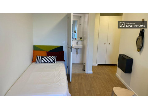 Room for rent in a residence in Paranhos, Porto - K pronájmu