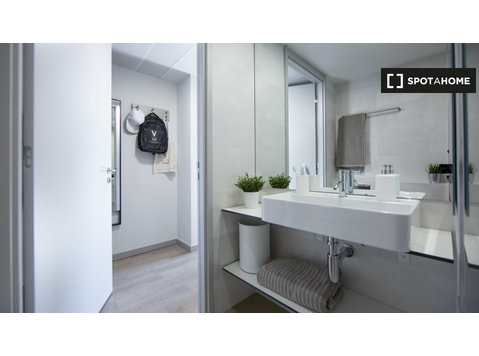 Room for rent in a residence in Paranhos, Porto - Za iznajmljivanje