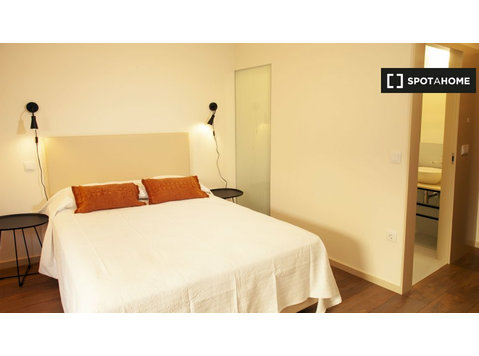 Alugo quarto em apartamento partilhado de 6 quartos no Porto - Aluguel