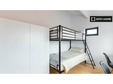 Quarto para arrendar numa residência em Paranhos, Porto. - Aluguel