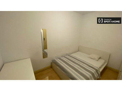 Boavista'da 4 yatak odalı ortak evde kiralık odalar - Kiralık