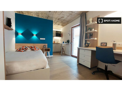Studio apartment for rent in a residence in Bonfim, Porto - Aluguel