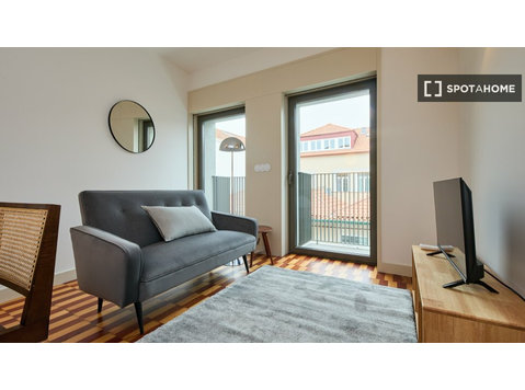 Aluga-se apartamento de 1 quarto no Bolhão, Porto - Apartamentos