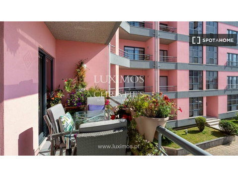 Appartamento con 3 camere da letto in affitto a Vila Nova… - Appartamenti