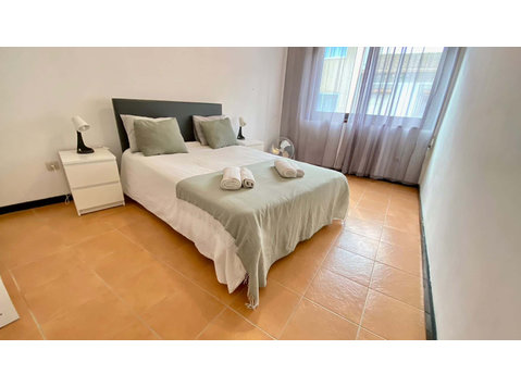 Comfortable room in a 4 bedroom apartment in Porto -  R3 - Apartments