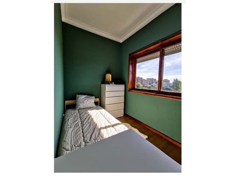 Cozy room in a 4 bedroom apartment in Porto - Room 3 - شقق