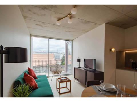 One Bedroom Apartment with balcony and Street View -… - Apartman Daireleri