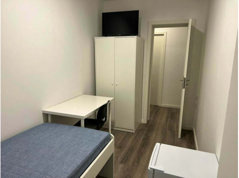 Single Room in a 8 bedroom apartment in Campanhã - Room 8 - Apartamente