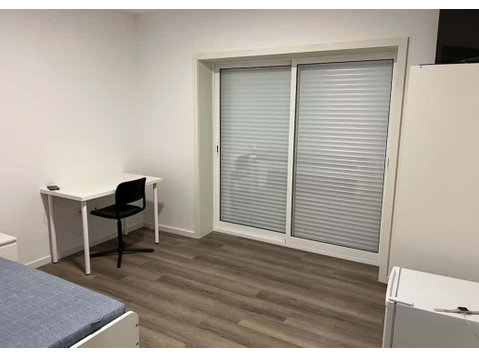 Spacious Single Room in a 8 bedroom apartment in Campanhã -… - Appartamenti