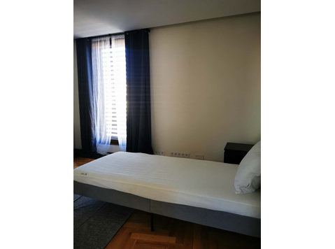 Spacious double room in Porto - Room 3 - Korterid