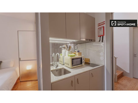 Studio apartment for rent in Porto - 	
Lägenheter
