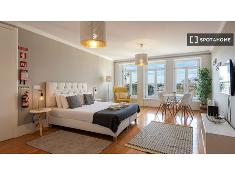 Studio à louer sur la Praça de Carlos Alberto - Appartements