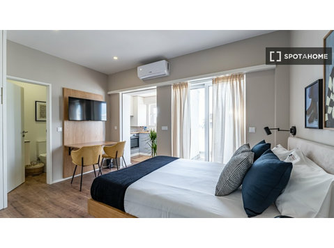 Aluga-se estúdio no Porto - Apartamentos