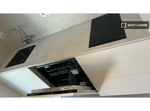 Aluga-se estúdio no Porto - Apartamentos
