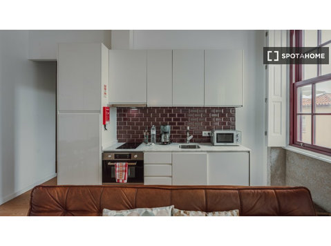 Aluga-se estúdio no Porto - Apartamentos