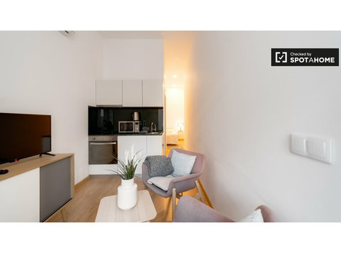 Aluga-se estúdio no Porto - Apartamentos