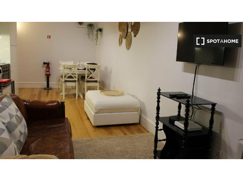 Aluga-se estúdio no Porto - Apartamentos