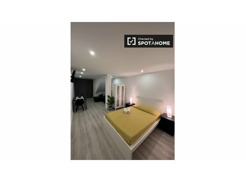 Aluga-se estúdio no Porto - Apartamentos