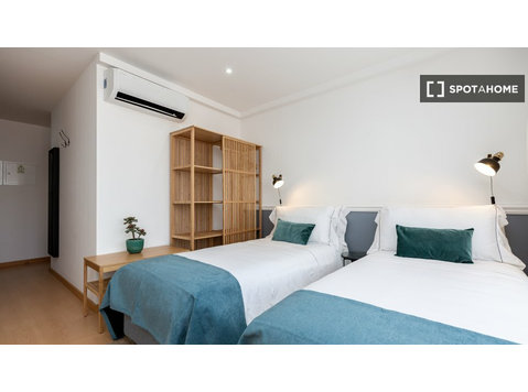 Aluga-se estúdio no Porto - Apartamentos