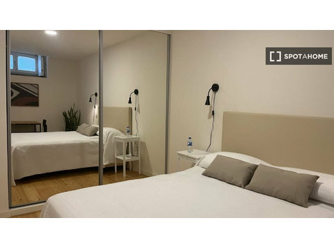 Aluga-se estúdio no Porto - Apartamentos