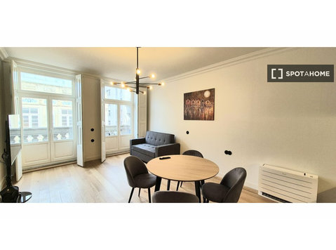Aluga-se estúdio no Porto - Apartamentos