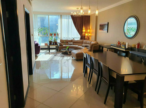 Ensuite Room with Balcony at Bht Tower - Seaview - Flatshare