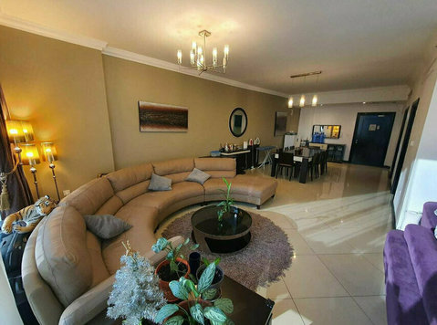 Ensuite Room with Balcony at Bht Tower - Seaview - Flatshare