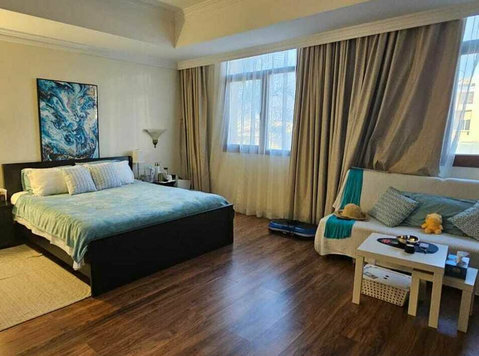 Ensuite bedroom în West Bay Lagoon - Комнаты