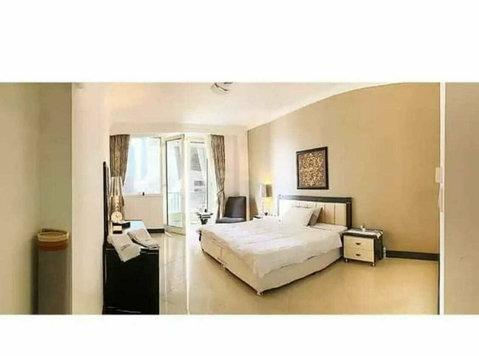 Beverly Hills Tower Ensuite Master w/ Balcony in West Bay - Flatshare