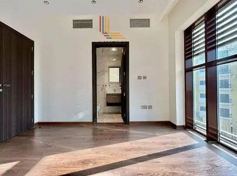 Luxurious master bedroom at the pearl - Flatshare