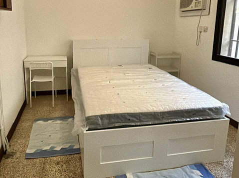 ROOM FOR AN EXPAT IN WEST BAY, all bills included - Flatshare