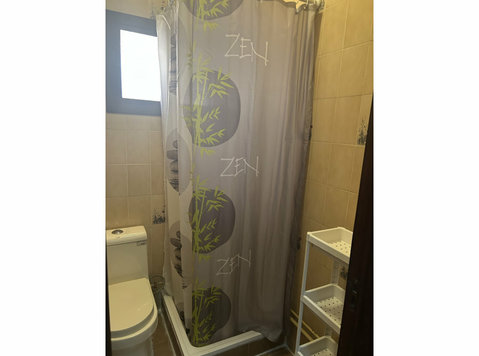 ROOM FOR AN EXPAT IN WEST BAY, all bills included - Flatshare