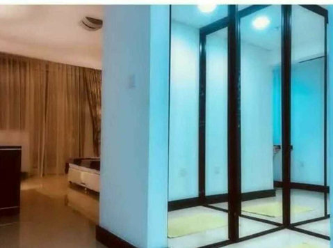 Beverly Hills Tower Master Room Ensuite with Balcony, 4950 - Woning delen