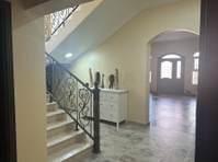 Room in spacious villa in Nuaija near ‘the Mall’ - Flatshare