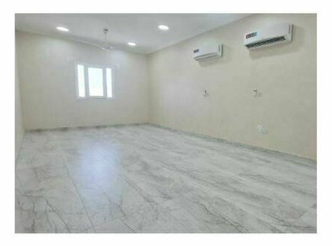شقة فيلا جديدة كلياً، ٣ غرف نوم، متاحة للإيجار في الوكير، با - Apartments