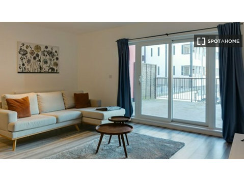 Appartamento con 2 camere da letto in affitto a Hounslow,… - Apartemen
