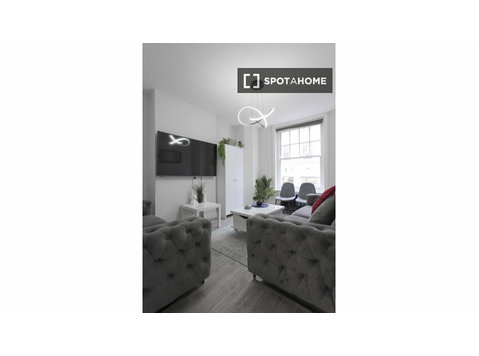 Appartamento con 2 camere da letto in affitto a Londra - Pisos