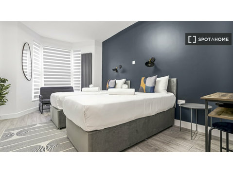 Appartamento con 2 camere da letto in affitto a Duckett'S… - Appartamenti
