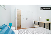 Se alquila habitación en apartamento de 6 habitaciones en… - Kiadó
