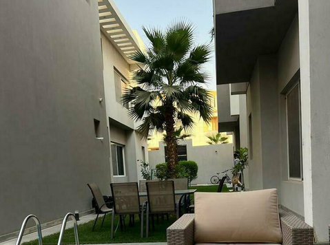 Fully furnished 2 bedrooms apartments in small compound - شقق