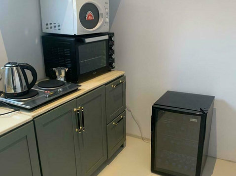 A fully renovated furnished 2bd apartment inside a villa (3) - Byty