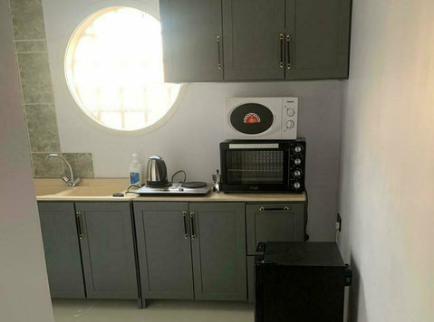 A fully renovated furnished 2bd apartment inside a villa (4) - Byty